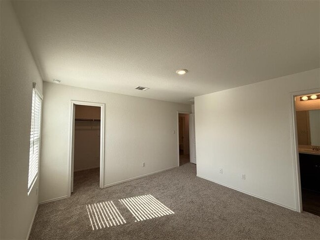 Building Photo - 440 Roper St