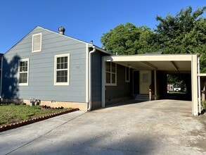 Building Photo - 107 N Gillette Ave