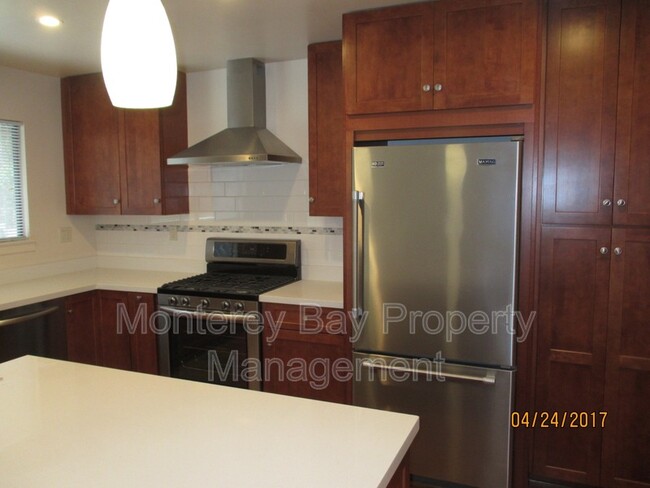 Building Photo - 4105 El Bosque Dr