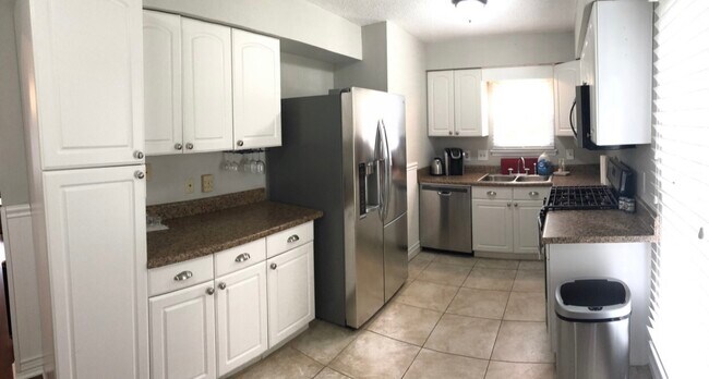 Furnished Kitchen - 7027 Hildreth Ct