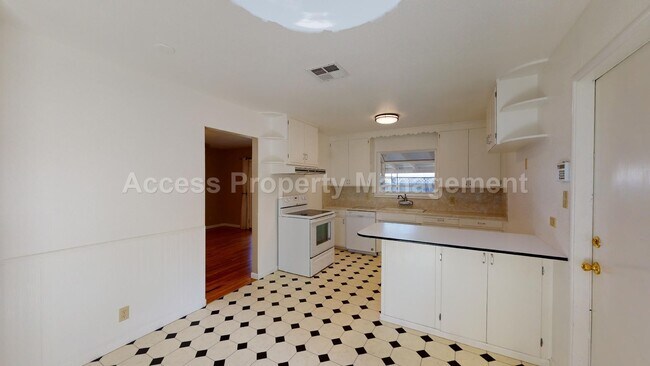 Foto del edificio - 1002 Phelps Ave
