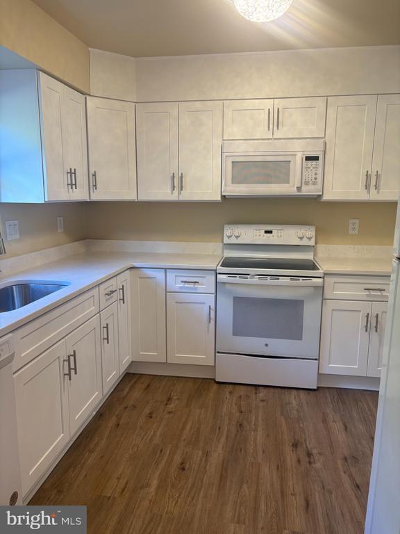 Building Photo - 809 Sledgehammer Dr