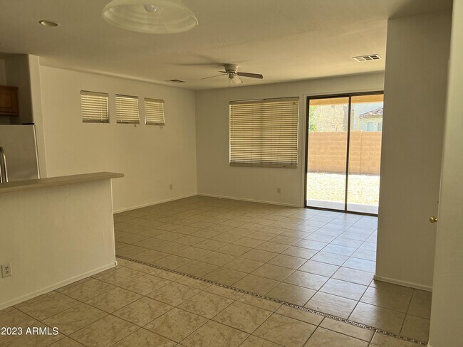 Foto del edificio - 3637 E Parkview Dr