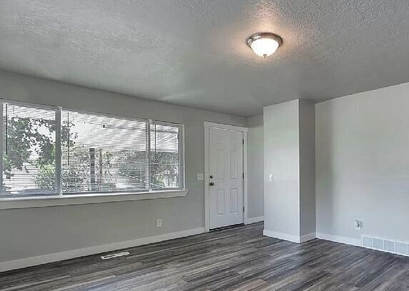 Foto del edificio - 339 Blaine Ave