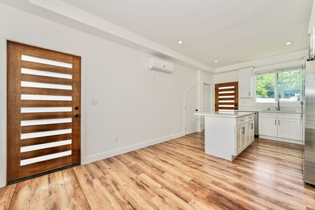 Foto del edificio - 872-878 Serrano Place