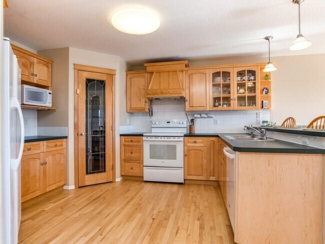 Building Photo - 0 Bed 0 Bath Unit in Carstairs, AB