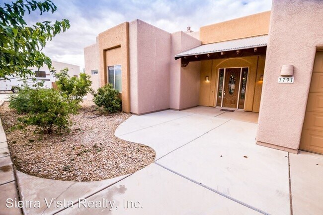 Building Photo - 4 br, 3 bath House - 3791 E Hazen Rd