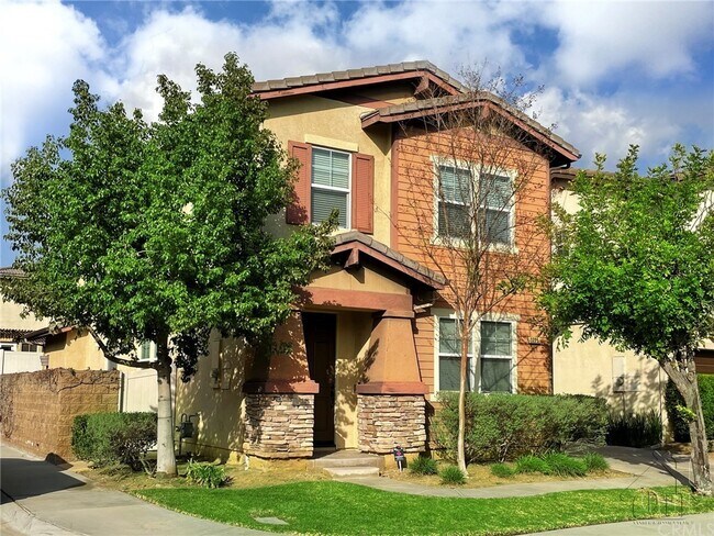 Building Photo - 1225 Evergreen Cir