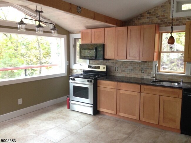 Foto del edificio - 51 W Shore Trail