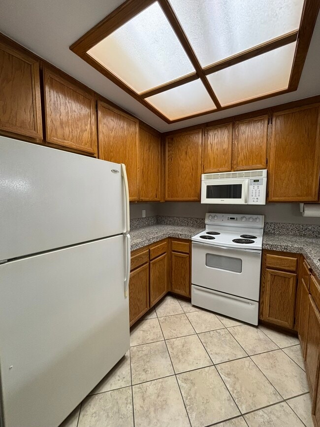 Building Photo - 2232 River Run Dr