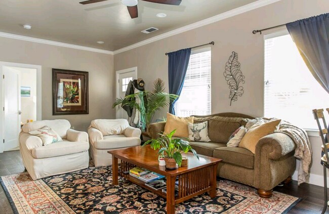 Building Photo - 2011 24th St