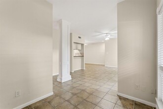 Building Photo - 2025 Augusta Dr