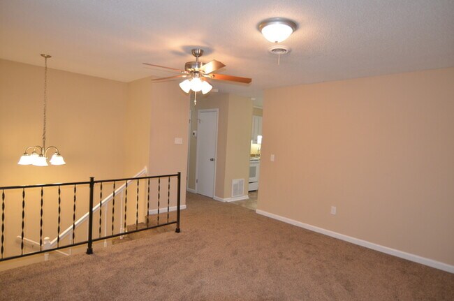 Building Photo - Beautiful Conrex Home! Available Now!