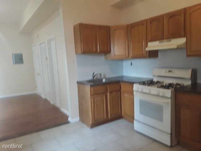 Foto del edificio - 3 br, 1 bath Townhome - 146 Ripley Pl
