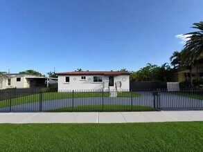 Building Photo - 8260 SW 27th Terrace