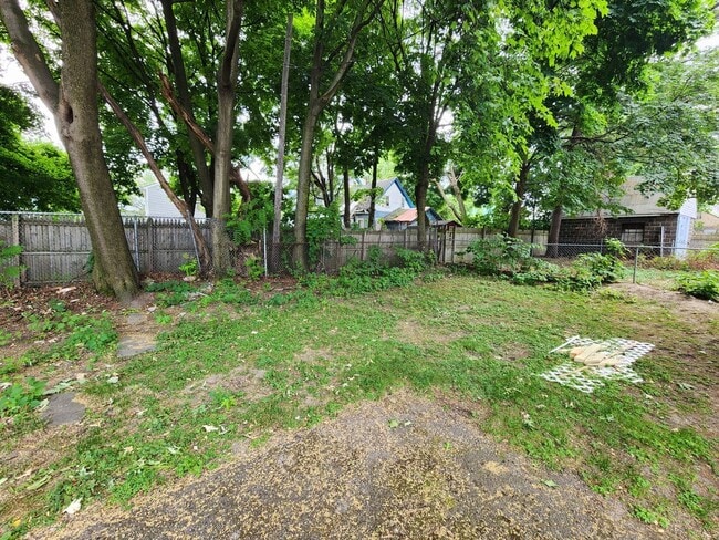 Building Photo - Three Bedroom Single Family Home!