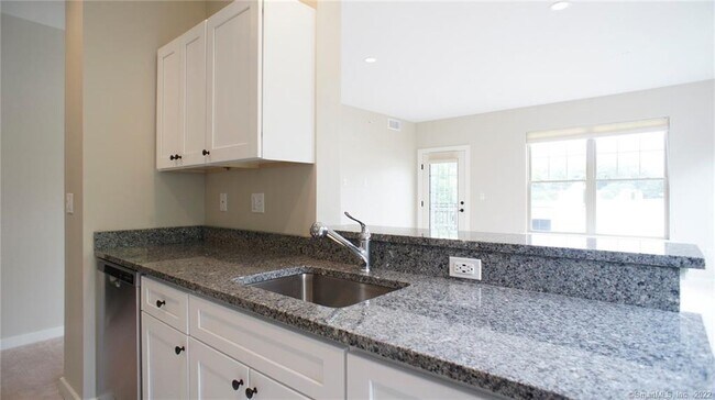 Building Photo - 100 Richards Ave