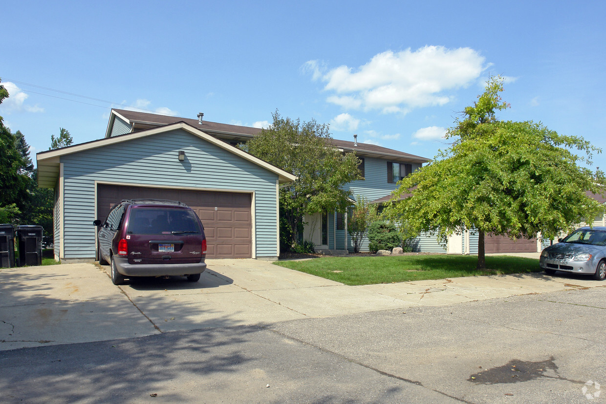 Primary Photo - Rockford Ridge Apartments