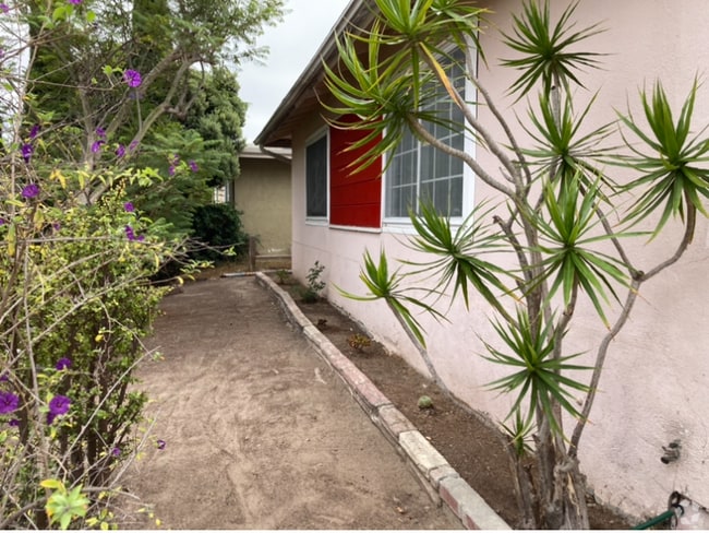 4640 Clairemont Dr
