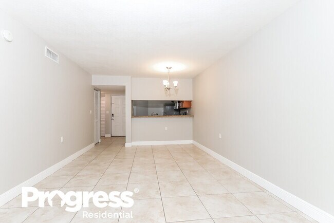 Building Photo - 948 Lake Victoria Dr