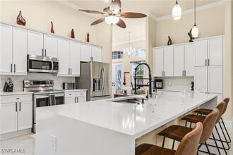 Building Photo - 4733 SW 24th Ave Building Photo - 4733 SW 24th Ave