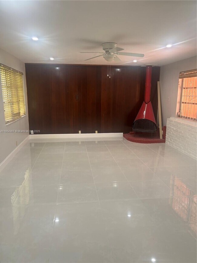 Foto del edificio - 1245 NW 186th St