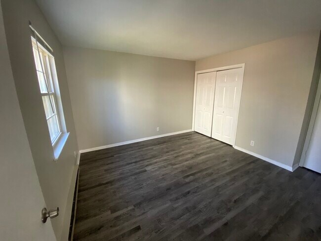 Building Photo - 5138 Linbar Dr