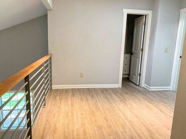 Foto del edificio - 219 Charter Dr