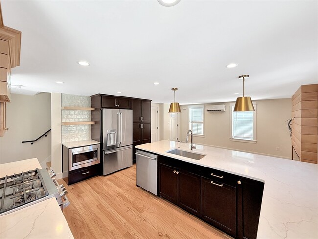 Building Photo - 30 Carter St