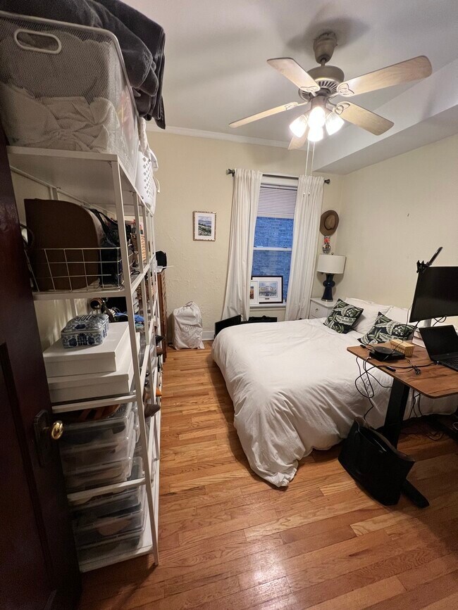 Foto del edificio - 1516 W Addison St