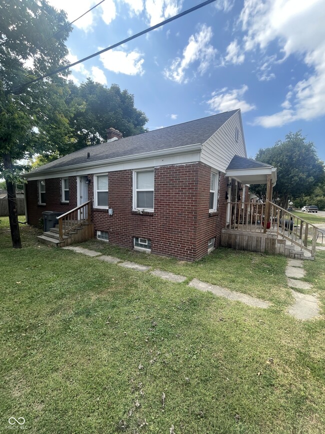 Building Photo - 615 N Tibbs Ave