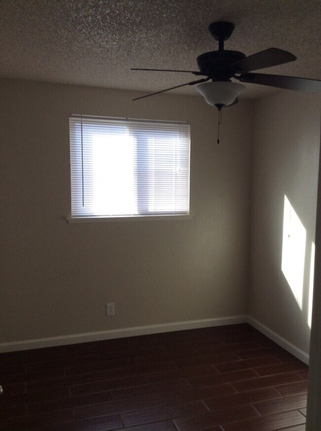 Foto del edificio - Beautiful home. Apply today!