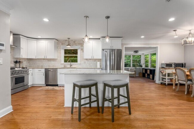 Building Photo - 2532 Circlewood Rd NE