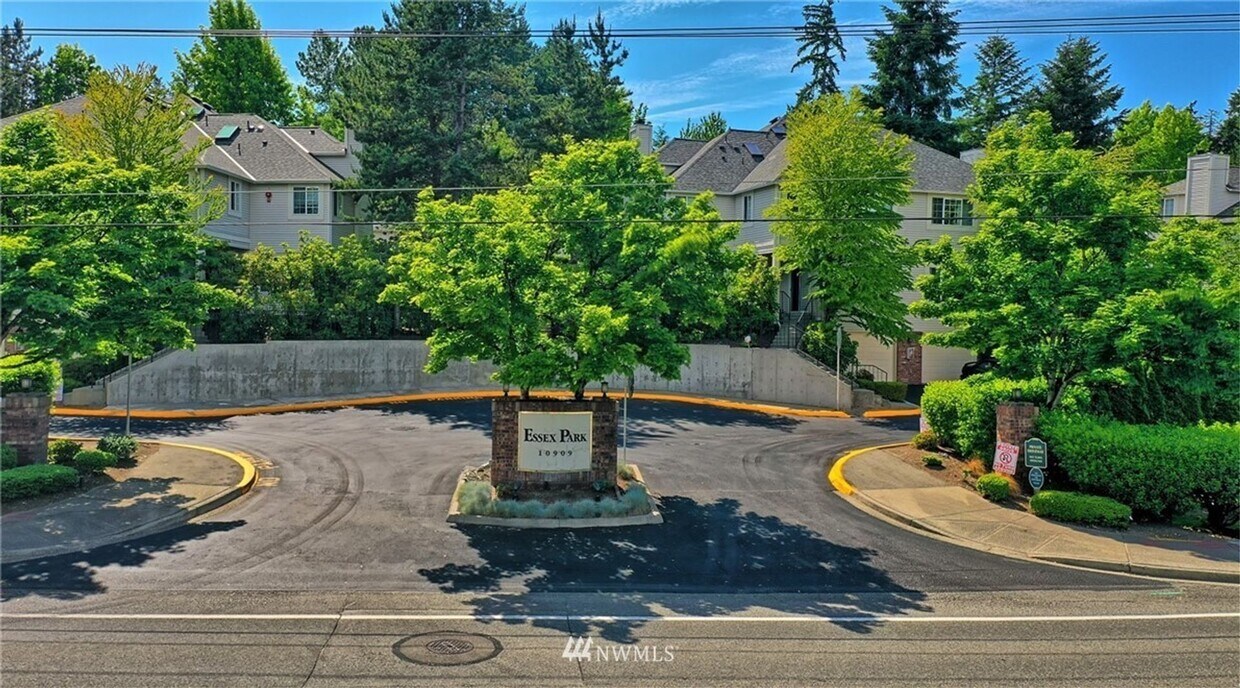 Primary Photo - Spacious 2 Bed 2.5 Bath Home in Redmond