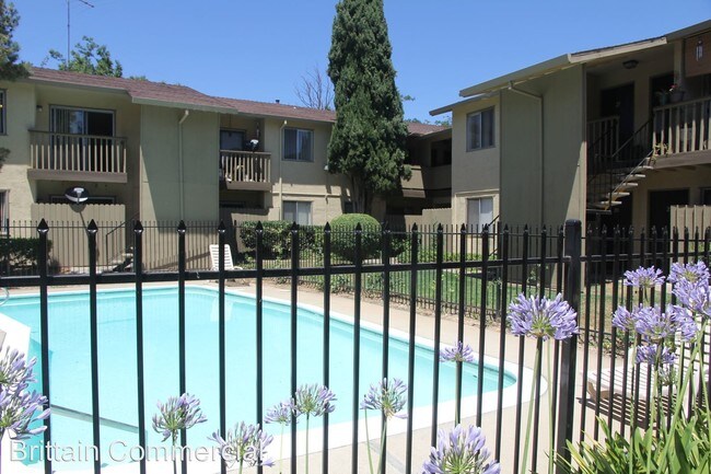 Foto del edificio - 2548 Walnut Ave