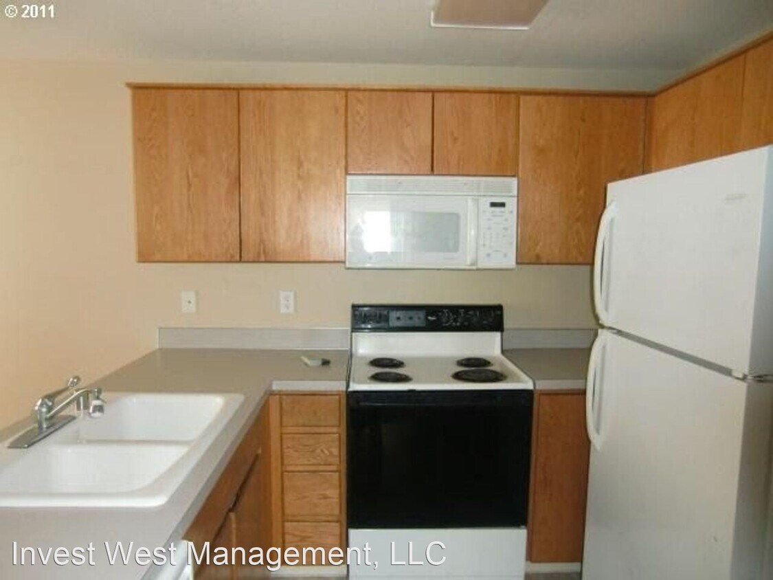 Building Photo - 808 NE 163rd Ave