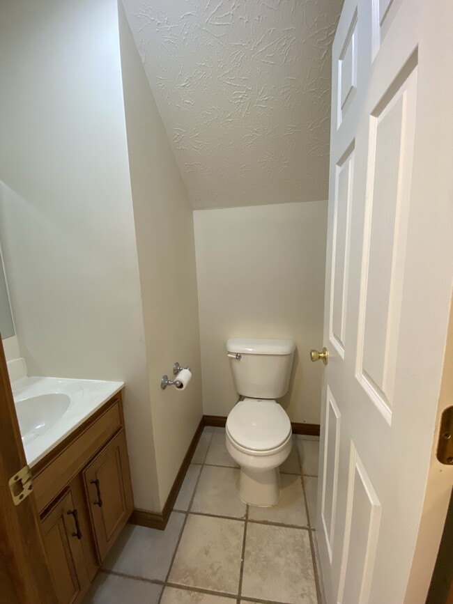 Building Photo - 5355 Midway Dr