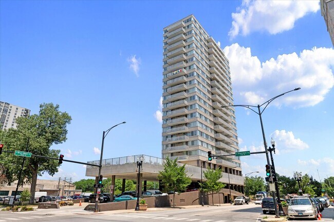 Building Photo - 5601 N Sheridan Rd