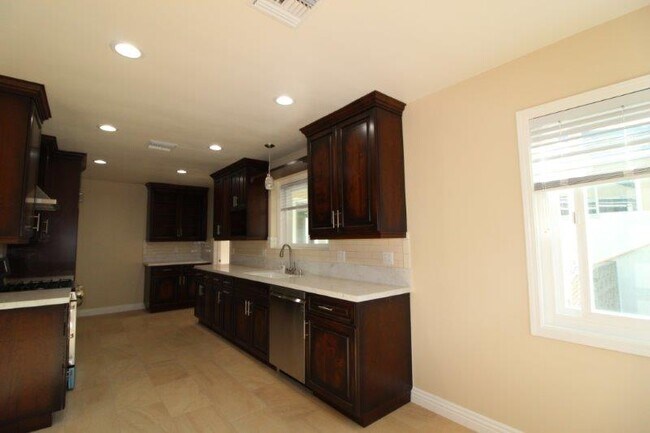 Building Photo - 1811 Coro Terrace