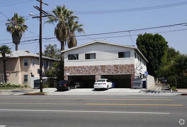 Edificio - 12149 Burbank Blvd