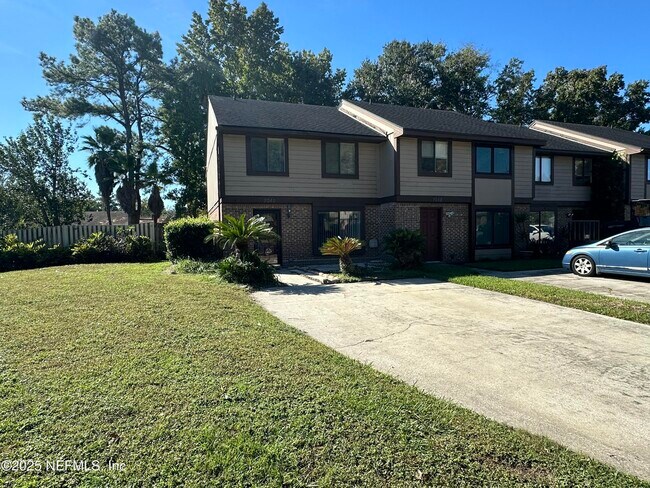 Foto del edificio - 7042 Prestwick Cir S