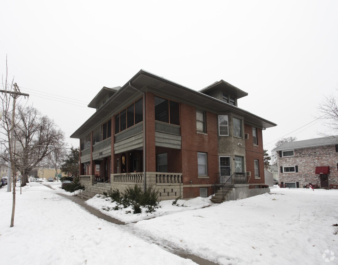 Primary Photo - 924 Goodhue Blvd