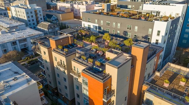 Rooftop Lounge - FOUND Study Downtown Berkeley Apartments