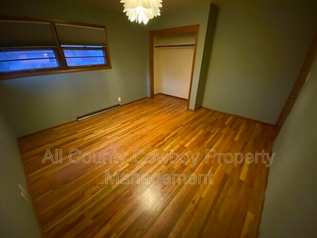 Foto del edificio - 2210 E Sheridan St