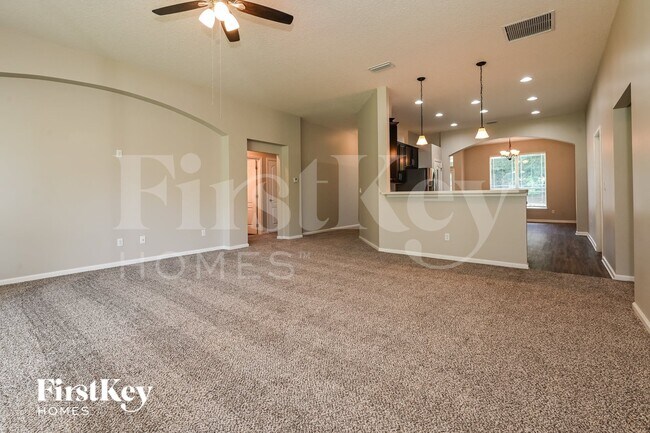 Foto del edificio - 13915 Ponderosa Pine Dr E