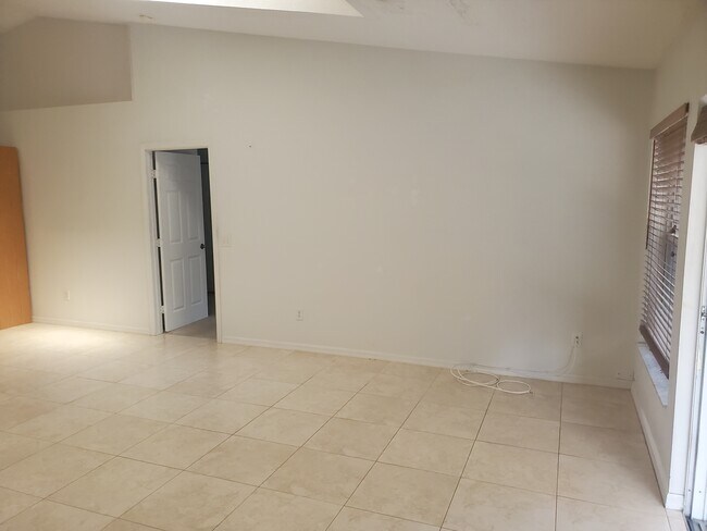 Building Photo - 781 NW Grenada St