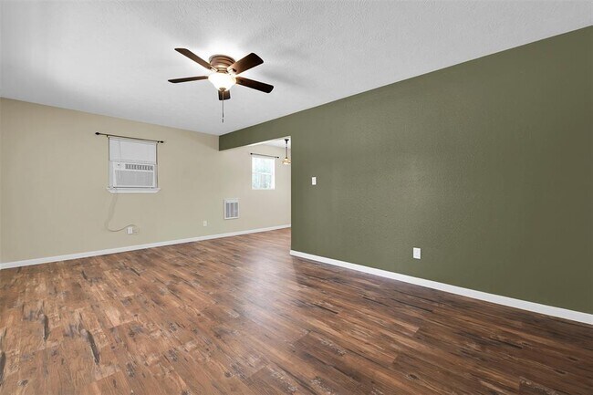 Foto del edificio - 284 County Rd 3012