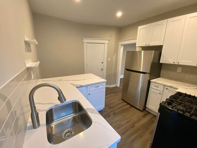 Kitchen - 174 Glenwood Ave