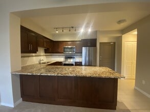 Building Photo - 5670 Edgewater Ln