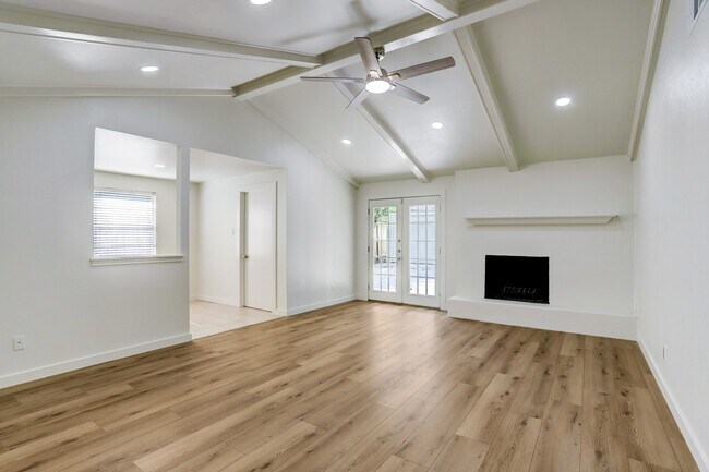 Foto del edificio - 10606 Wickersham Ln